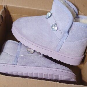 ***SOLD***  NWOT Ugg like purple Kids fuzzy lined boots. Size US 3.5